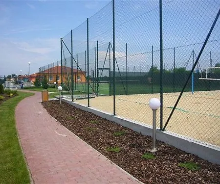 Village 4* Szenc